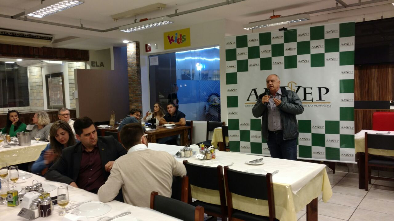 Vice-presidente do Simvet/RS prestigia posse na Amvep